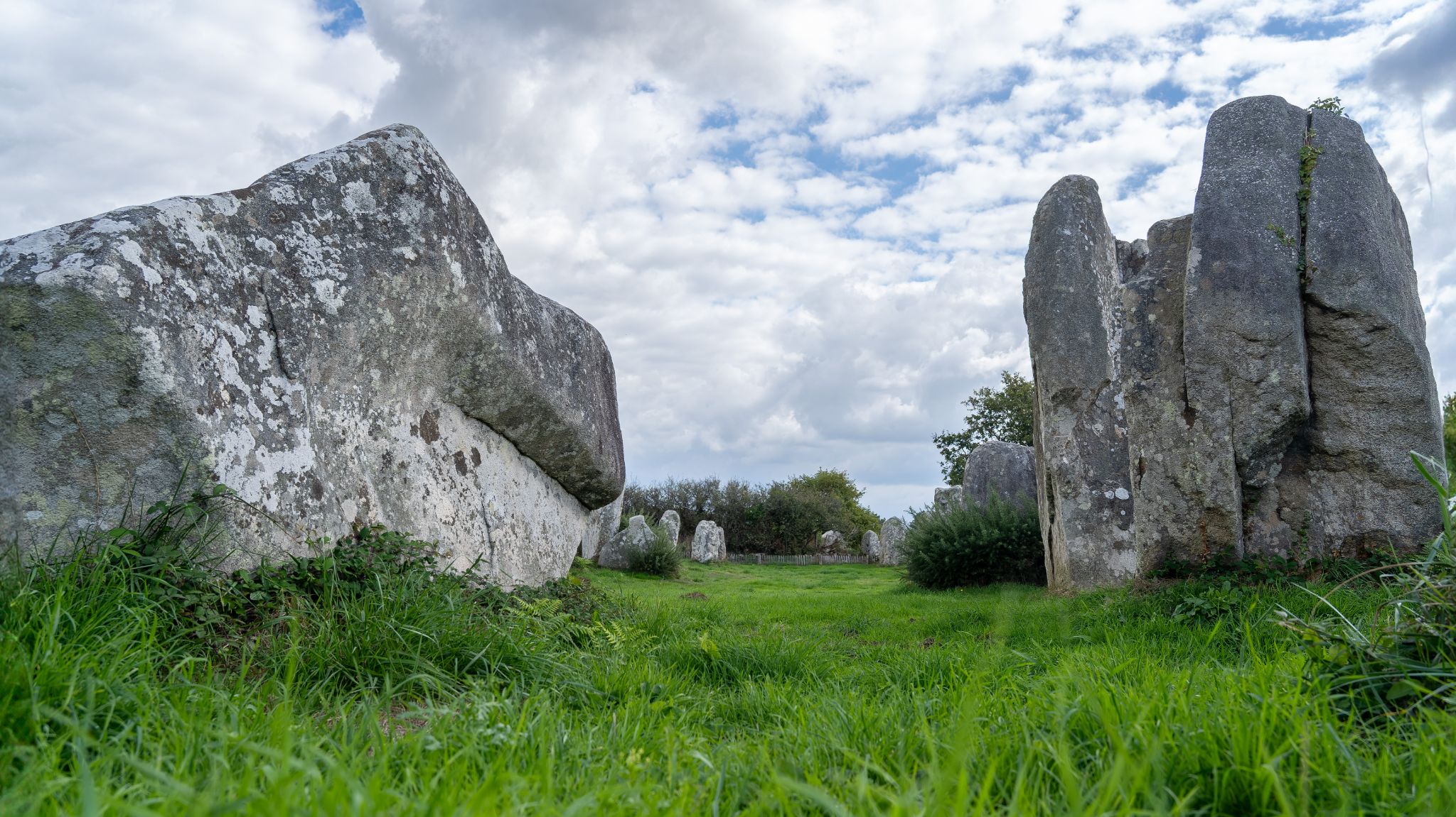 20250925 135119 Erdeven   Alignements de Kerzérho, Rue des Menhirs, Kerzerho